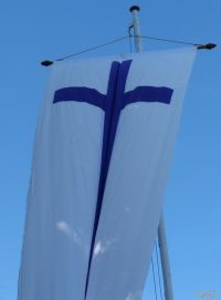 Kirchenfahne, blaues Kreuz auf weißem Grund